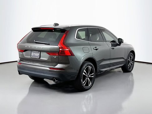 Used 2021 Volvo XC60 T5 Momentum w/ Premium Package image 7