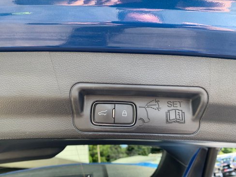 Used 2020 Ford Explorer XLT w/ Equipment Group 202A image 37