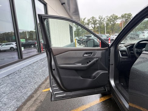 Used 2021 Nissan Rogue SV image 26