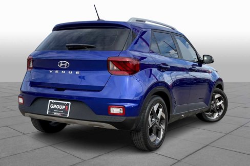 Used 2023 Hyundai Venue Limited image 12