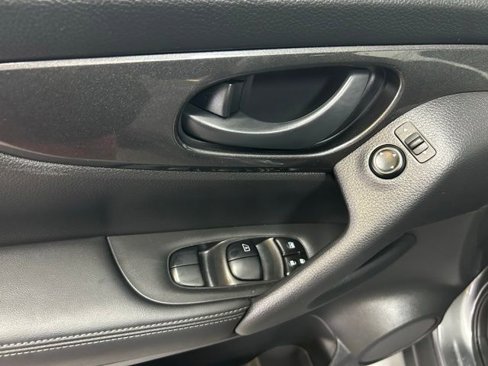 Used 2019 Nissan Rogue S image 14