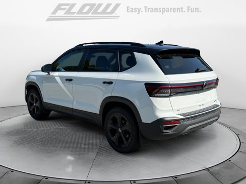Used 2025 Volkswagen Taos SE image 5