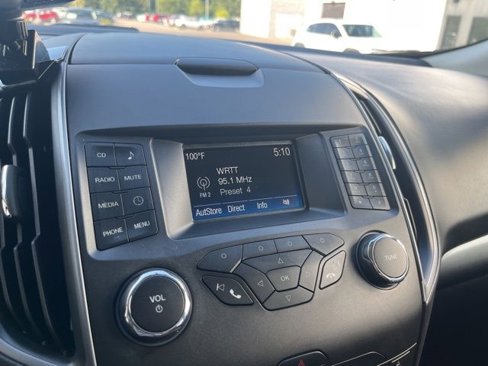 Used 2018 Ford Edge SE image 21