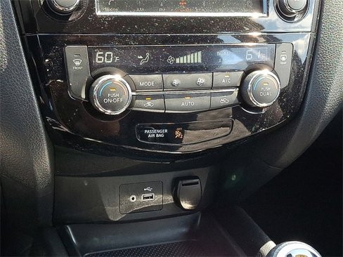 Used 2021 Nissan Rogue Sport SV image 17