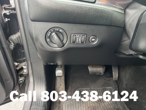 Used 2015 Dodge Challenger SXT image 25