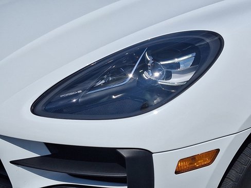 Used 2021 Porsche Macan image 11