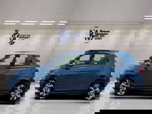 Used 2018 Volkswagen Golf SE image 2