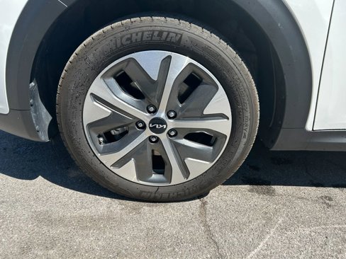 Used 2022 Kia Niro EX w/ Cold Weather Package image 33
