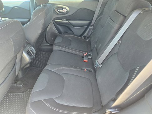 Used 2016 Jeep Cherokee Latitude w/ Safety/Convenience Group image 19