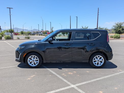 Used 2023 Kia Soul S image 2