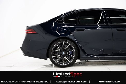 Used 2025 BMW M5 image 9