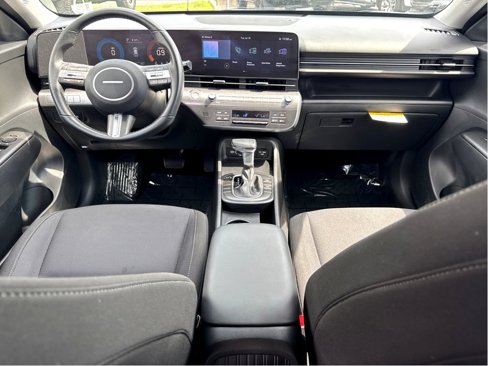 Used 2025 Hyundai Kona SEL image 13