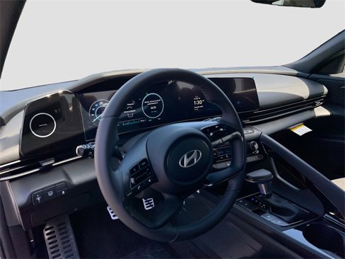 New 2025 Hyundai Elantra SEL image 9