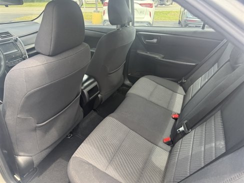 Used 2015 Toyota Camry LE image 21