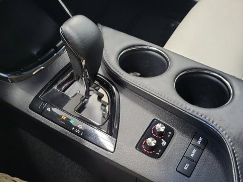 Used 2018 Toyota Avalon XLE image 31
