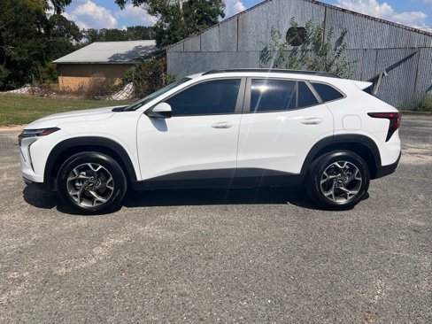 Used 2025 Chevrolet Trax LT w/ Sunroof Package image 4