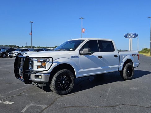 Used 2015 Ford F150 XLT w/ Equipment Group 301A Mid image 3
