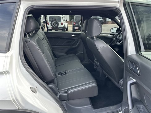 Used 2022 Volkswagen Tiguan SE R-Line image 16