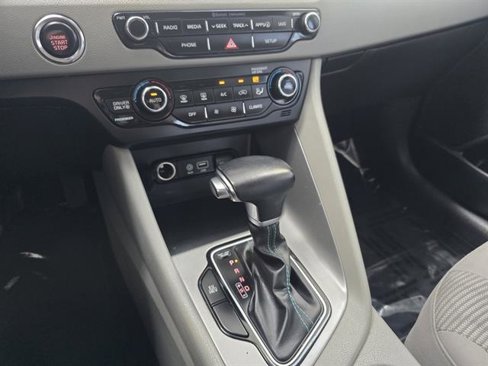 Used 2019 Kia Niro LX image 6