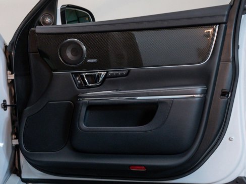 Used 2016 Jaguar XJ R image 8