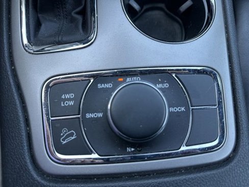 Used 2019 Jeep Grand Cherokee Limited w/ Luxury Group II image 32