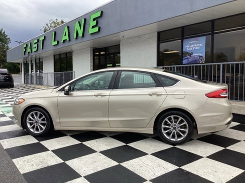 Used 2017 Ford Fusion SE image 5