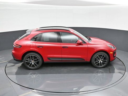 Used 2025 Porsche Macan image 31