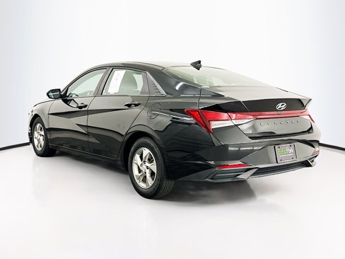 Used 2021 Hyundai Elantra SE image 5
