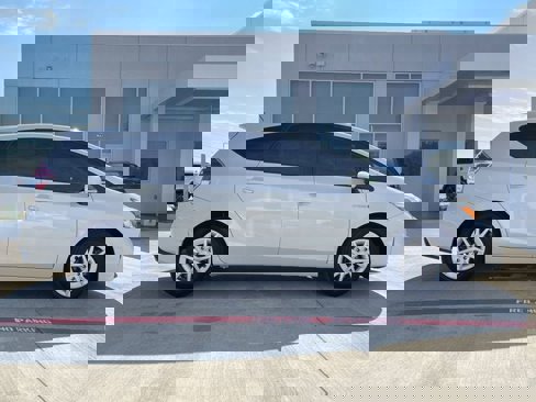 Used 2016 Toyota Prius V Four image 9