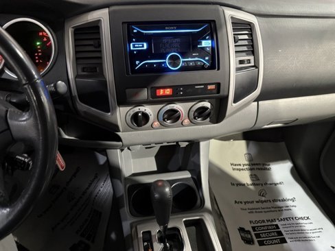 Used 2010 Toyota Tacoma PreRunner image 22