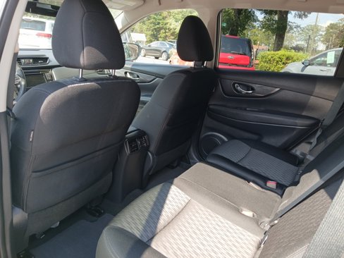 Used 2018 Nissan Rogue SV image 12