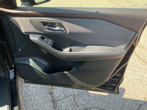 Used 2021 Nissan Rogue SV image 10