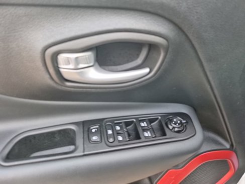 Used 2023 Jeep Renegade Trailhawk image 14