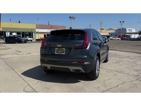 Used 2020 Cadillac XT4 Premium Luxury image 2
