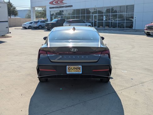Used 2024 Hyundai Elantra SEL image 4