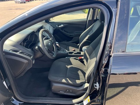 Used 2016 Ford Focus SE w/ SE Power Seat Package image 11
