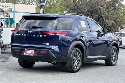 Used 2022 Nissan Pathfinder SV image 4