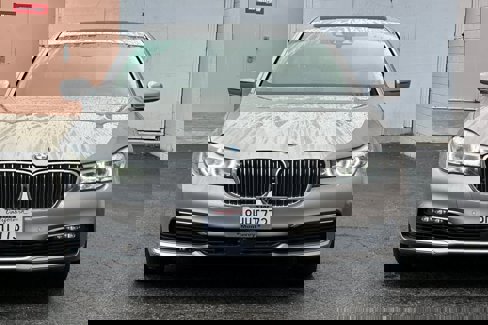 Used 2016 BMW 740i image 10