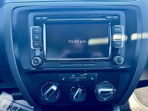 Used 2015 Volkswagen Jetta SE image 21