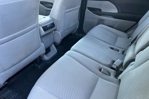 Used 2018 Toyota Highlander LE image 9