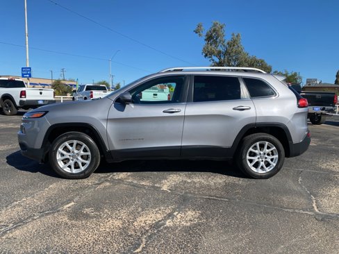 Used 2018 Jeep Cherokee Latitude Plus image 3