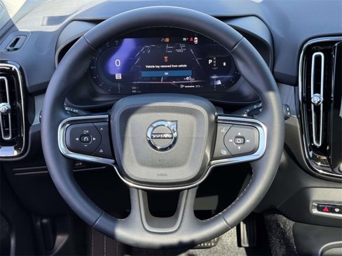 Used 2025 Volvo XC40 B5 Core w/ Climate Package image 12