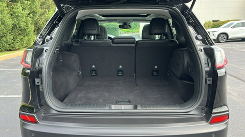 Used 2021 Jeep Cherokee Limited w/ Elite Package image 7