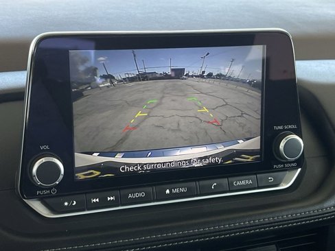 Used 2023 Nissan Rogue SV image 14