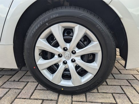 Used 2021 Toyota Corolla LE image 19