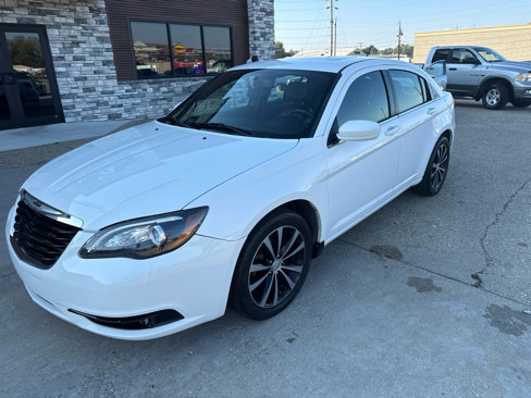 Used 2013 Chrysler 200 Limited w/ Sun/Sound Group image 8