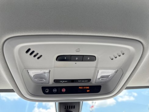 Used 2019 Chevrolet Traverse LT image 27