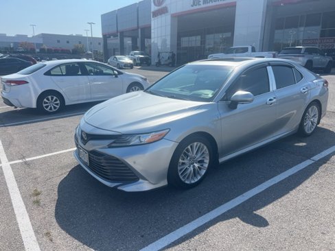 Used 2018 Toyota Camry XLE image 2