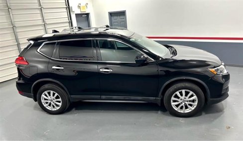 Used 2017 Nissan Rogue SV image 10