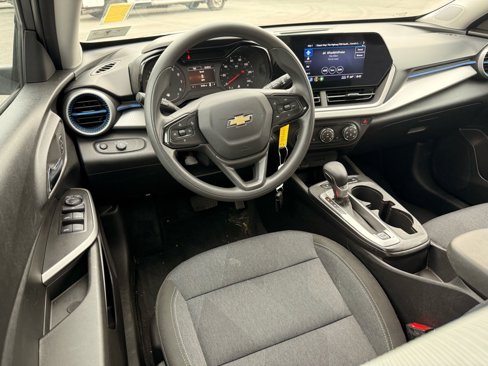 Used 2024 Chevrolet Trax LS w/ LS Convenience Package image 9